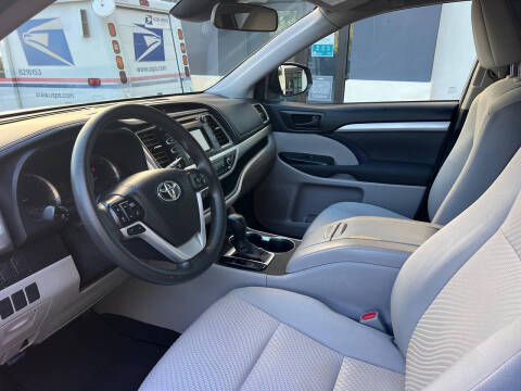 2019 Toyota Highlander LE