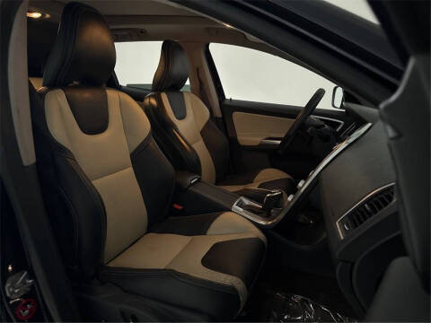 2017 Volvo XC60 T6 Dynamic