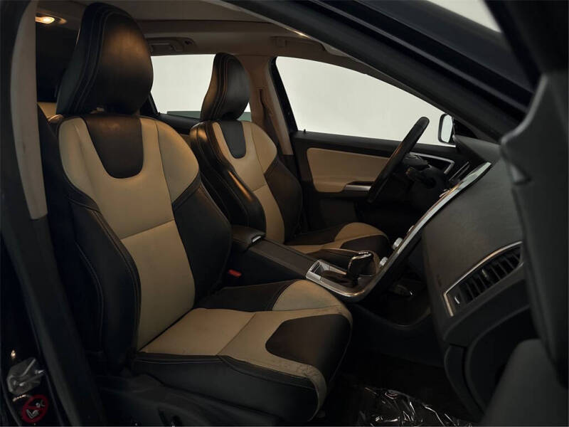 2017 Volvo XC60 T6 Dynamic