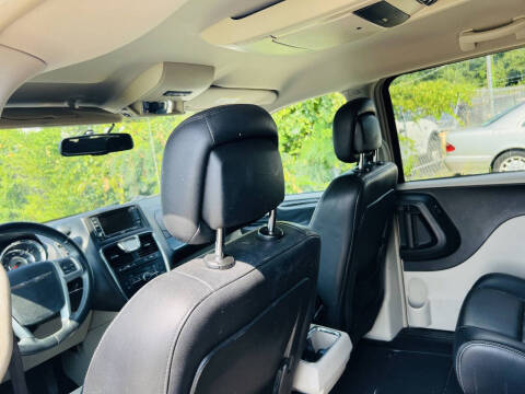 2012 Chrysler Town and Country Touring