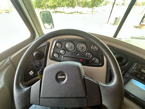 2005 Freightliner XCS Chassis