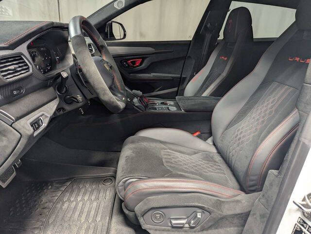 2023 Lamborghini Urus Performante