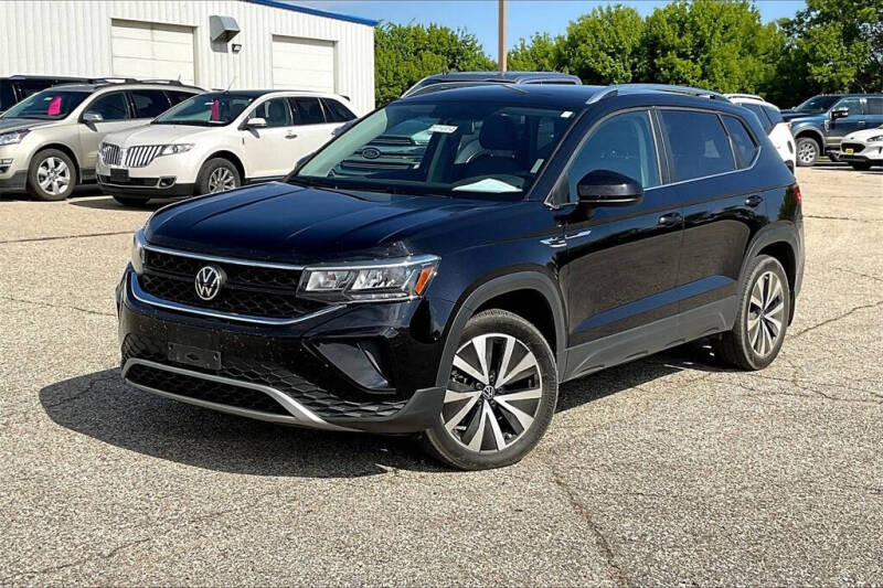 Used 2022 Volkswagen Taos SE with VIN 3VVWX7B20NM047001 for sale in Montevideo, Minnesota
