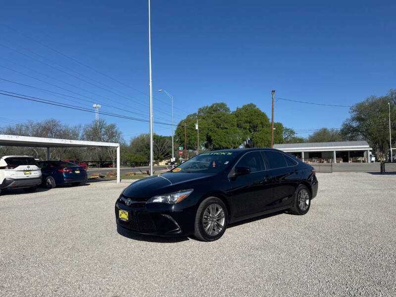 2016 Toyota Camry Special Edition's photo