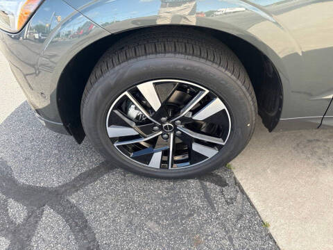 2026 Volvo XC60 B5 Plus