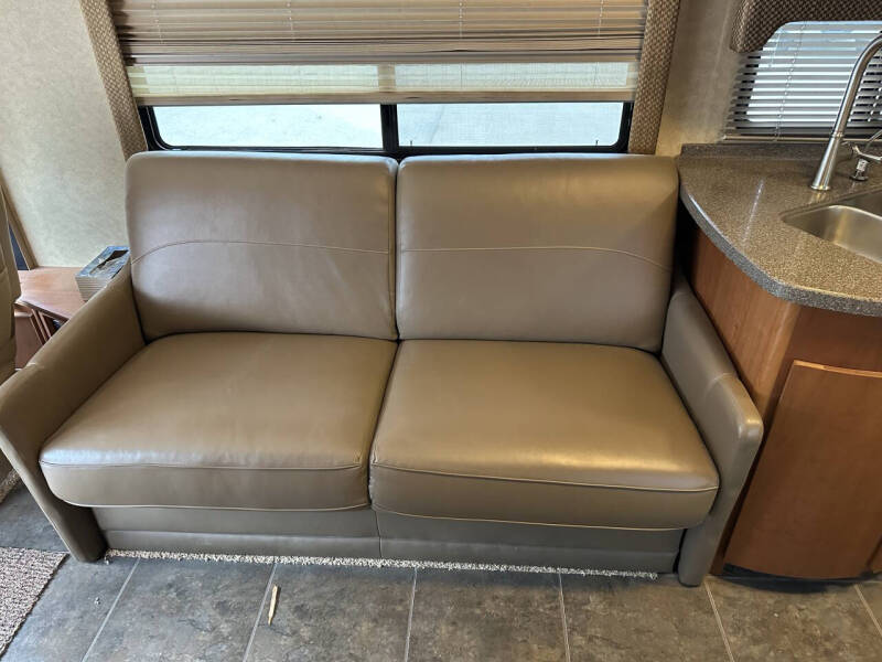 2008 Winnebago Journey