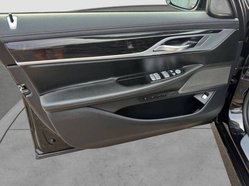 2019 BMW 7 Series 740i