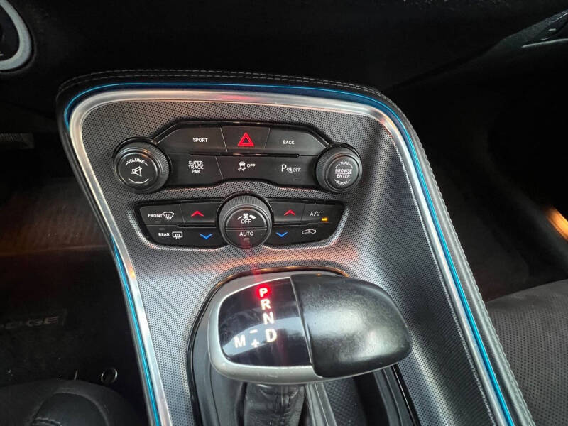 2016 Dodge Challenger 392 HEMI Scat Pack Shaker