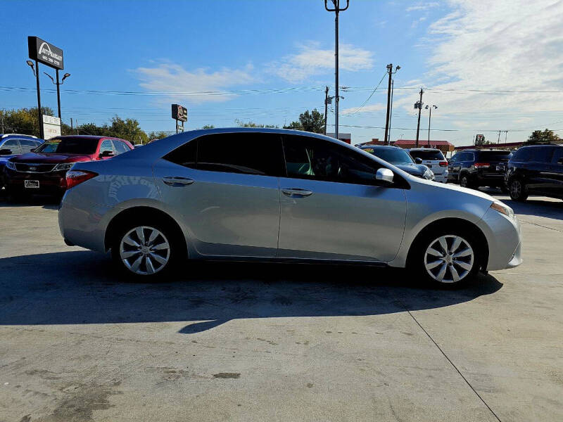 2015 Toyota Corolla LE photo 5