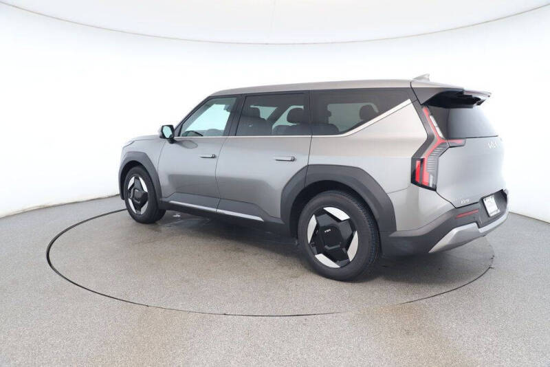 2024 Kia EV9 Light Long Range