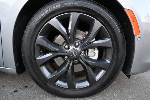 2020 Chrysler Pacifica Hybrid Limited Red S