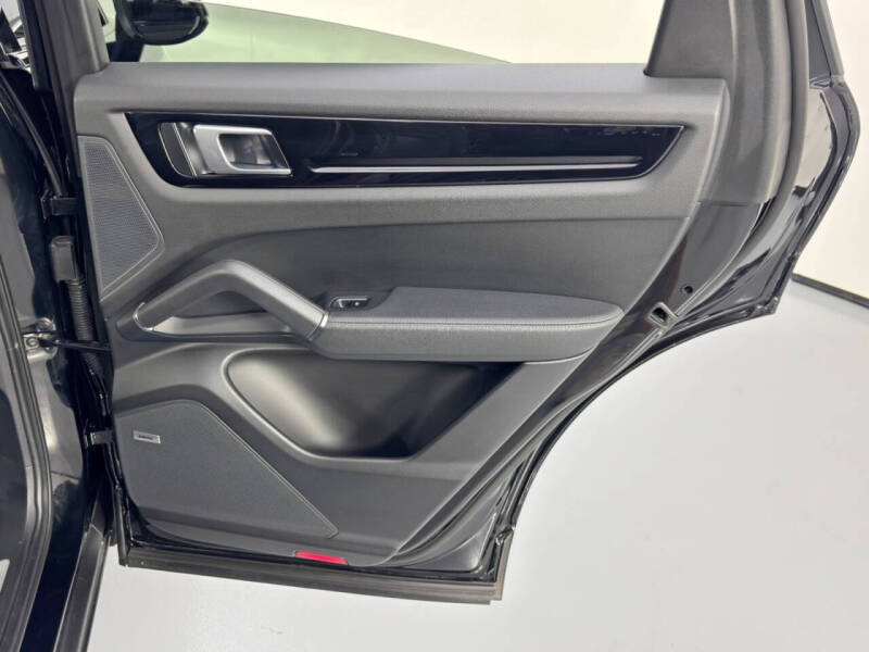 2022 Porsche Cayenne Coupe Platinum Edition