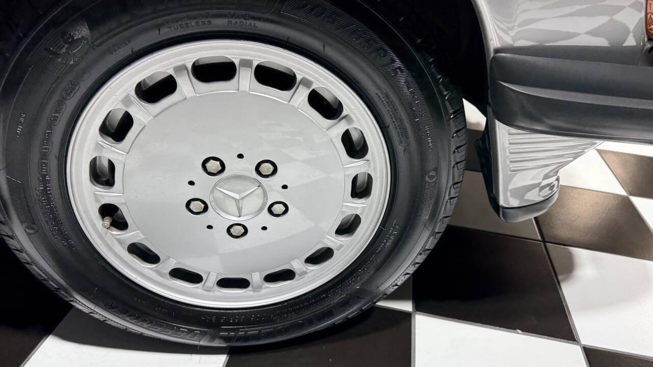 1988 Mercedes-Benz 560-Class 31