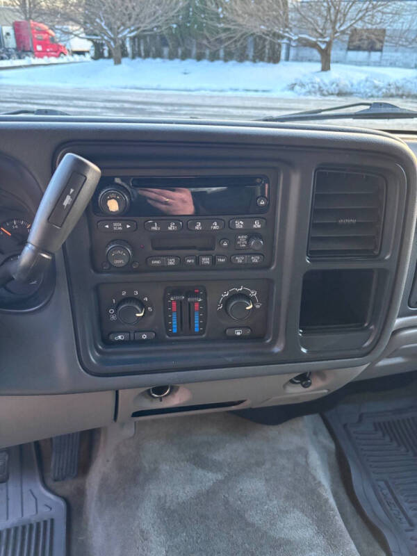 2004 Chevrolet Suburban 1500 LT