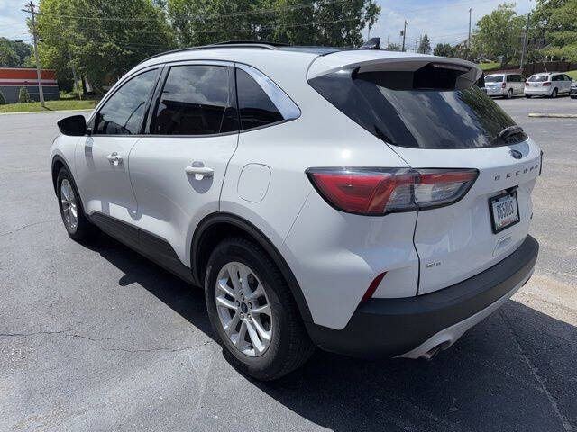2020 Ford Escape SE