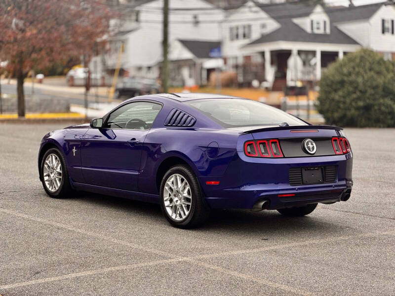 2014 Ford Mustang V6 Premium photo 11