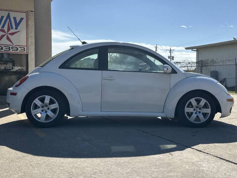 2008 Volkswagen New Beetle Triple White