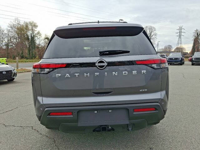 2025 Nissan Pathfinder SV