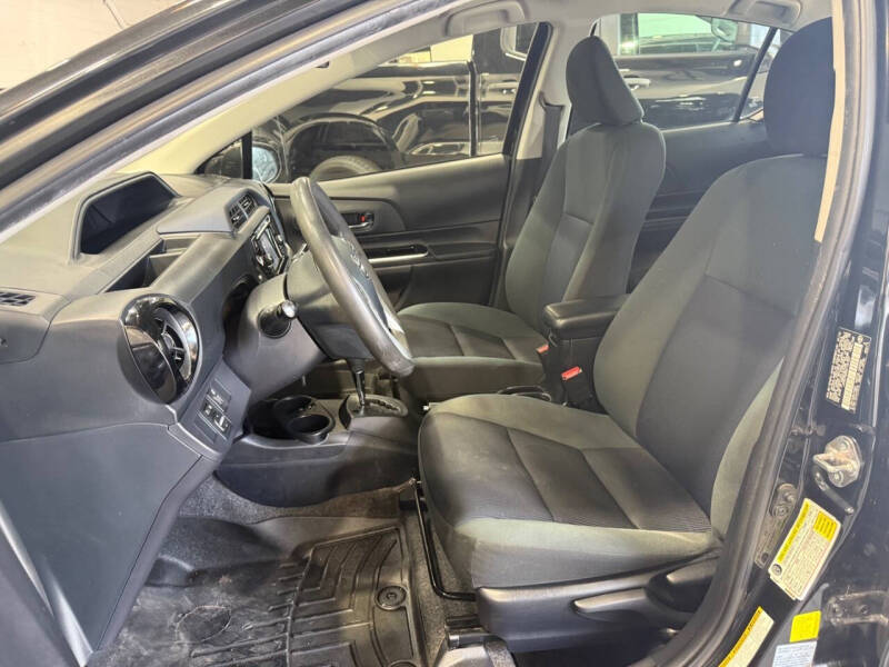 2016 Toyota Prius c One