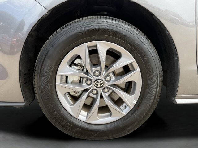 2024 Toyota Sienna LE 8-Passenger