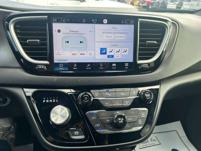 2026 Chrysler Pacifica Select