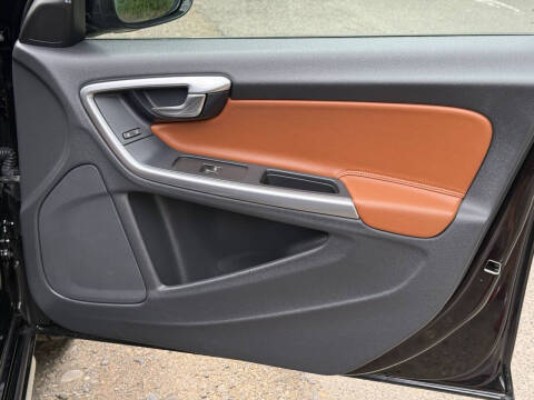 2015 Volvo V60 Cross Country T5