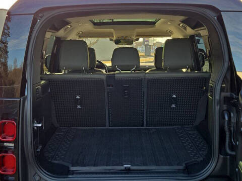 2020 Land Rover Defender 110 SE