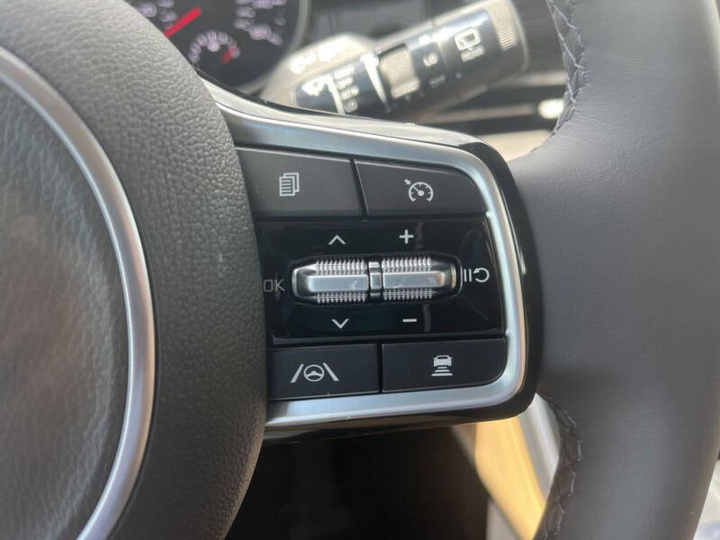 2024 Kia Carnival EX