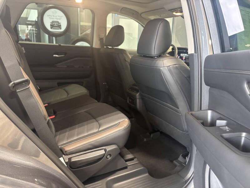 2025 Nissan Pathfinder Platinum