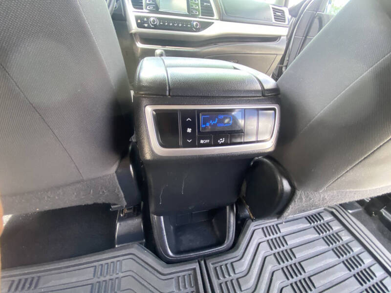 2017 Toyota Highlander LE