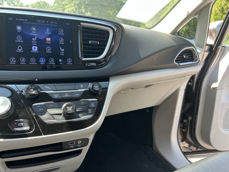 2017 Chrysler Pacifica Touring-L