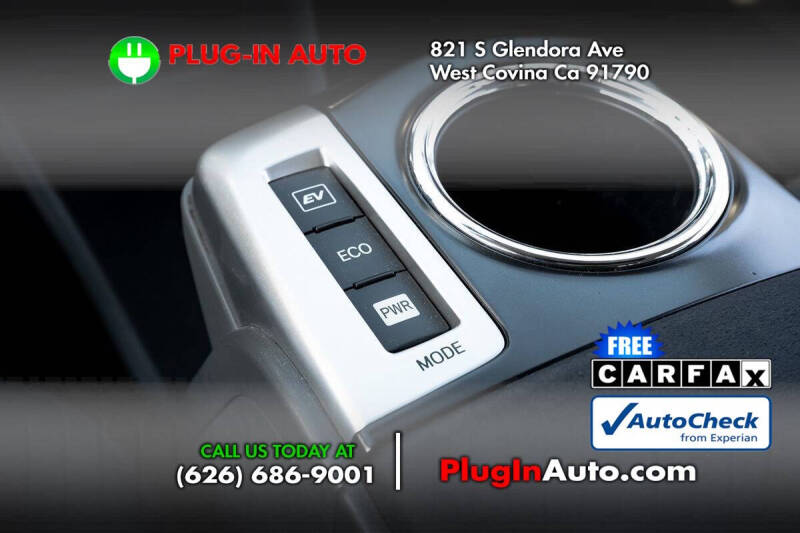 2013 Toyota Prius v Five