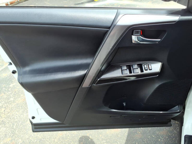2017 Toyota RAV4 SE