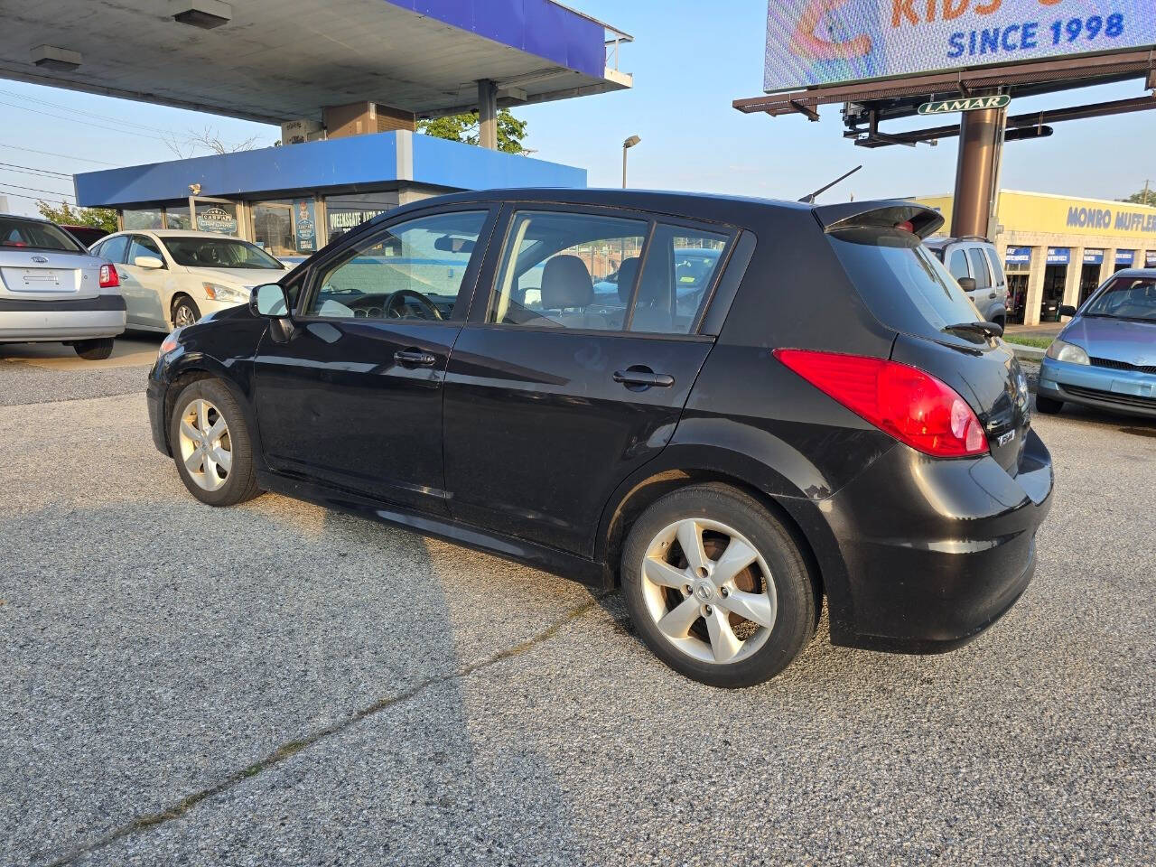 2011 Nissan Versa for sale at QUEENSGATE AUTO SALES in York, PA