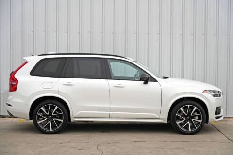 2023 Volvo XC90 Recharge T8 Ultimate Dark Theme