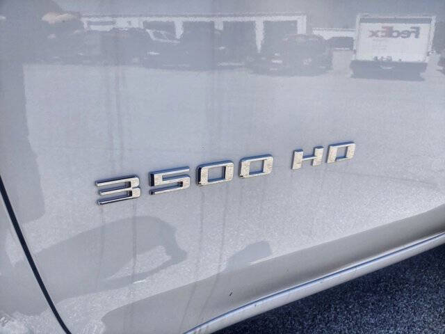 2024 Chevrolet Silverado 3500HD CC