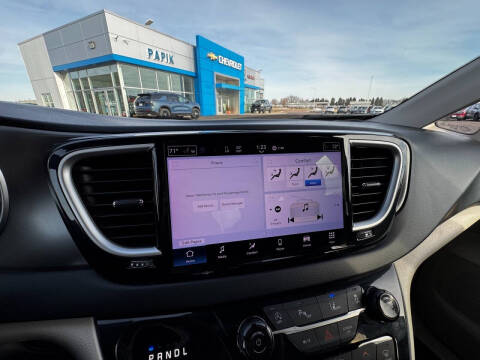 2022 Chrysler Pacifica Touring L