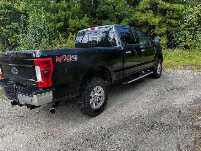 2017 Ford F-250 Super Duty Lariat photo 4