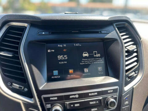 2017 Hyundai Santa Fe SE