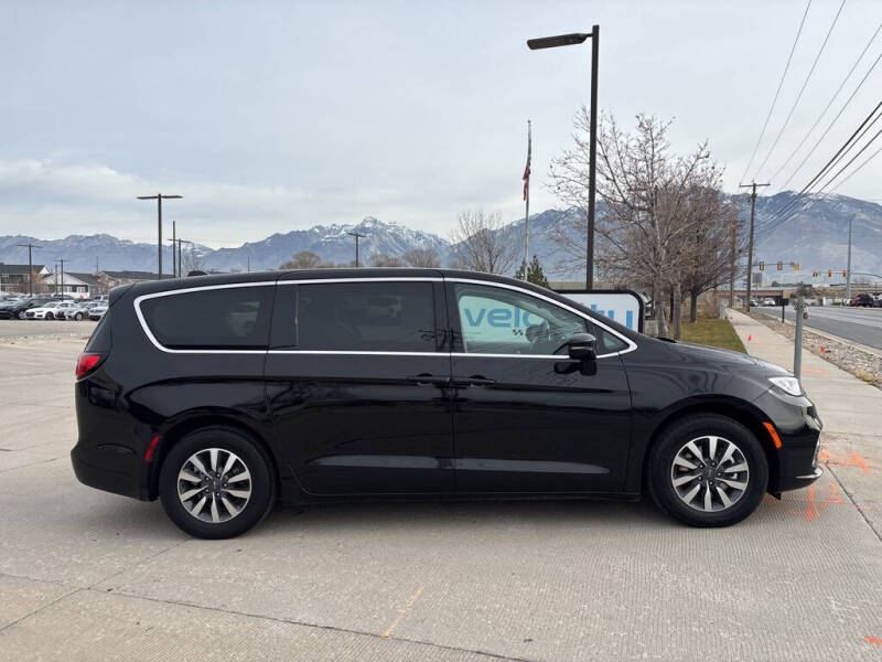 2024 Chrysler Pacifica Plug-In Hybrid Select