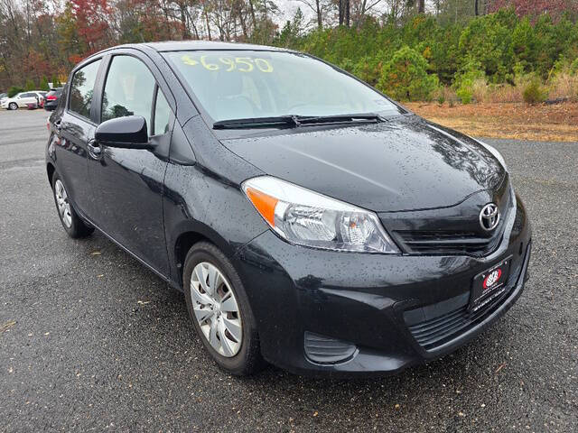2012 Toyota Yaris 5-Door LE