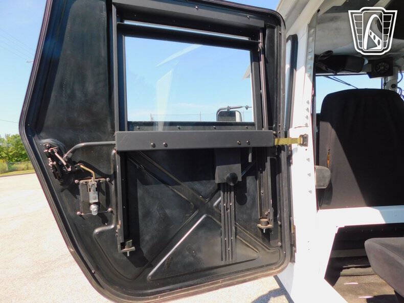 2008 AM General Hummer