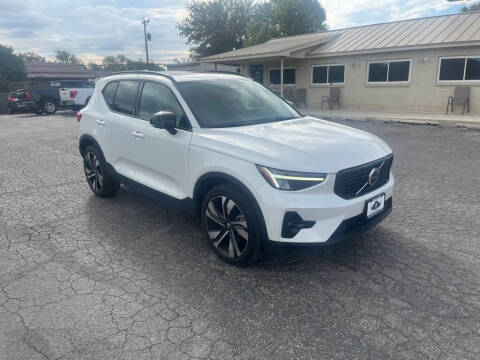 2024 Volvo XC40 B5 Plus Dark Theme