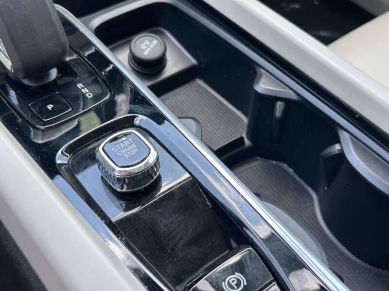 2023 Volvo XC60 B5 Plus Bright Theme