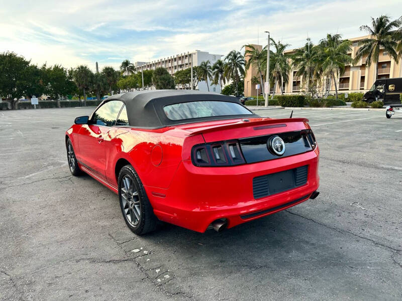 2013 Ford Mustang V6 Premium photo 7