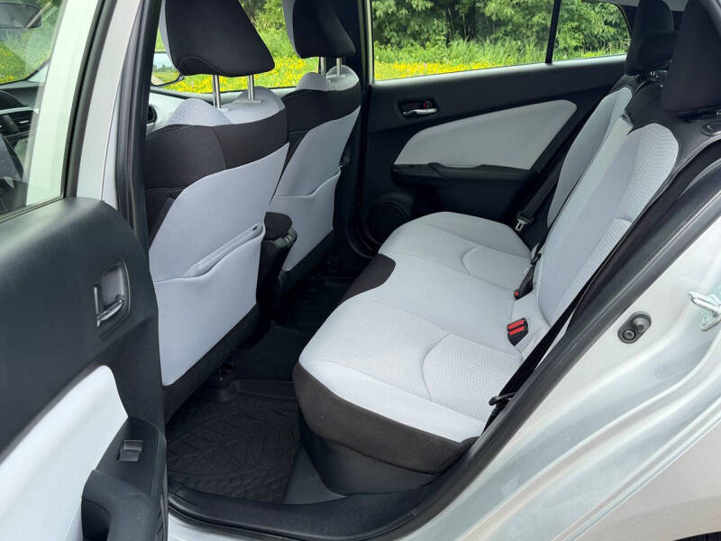 2019 Toyota Prius LE