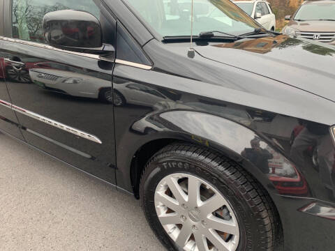 2016 Chrysler Town and Country Touring