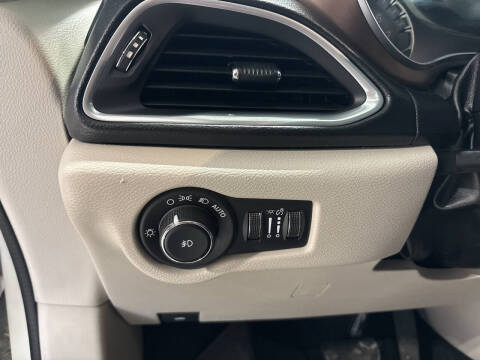 2017 Chrysler Pacifica Touring-L Plus