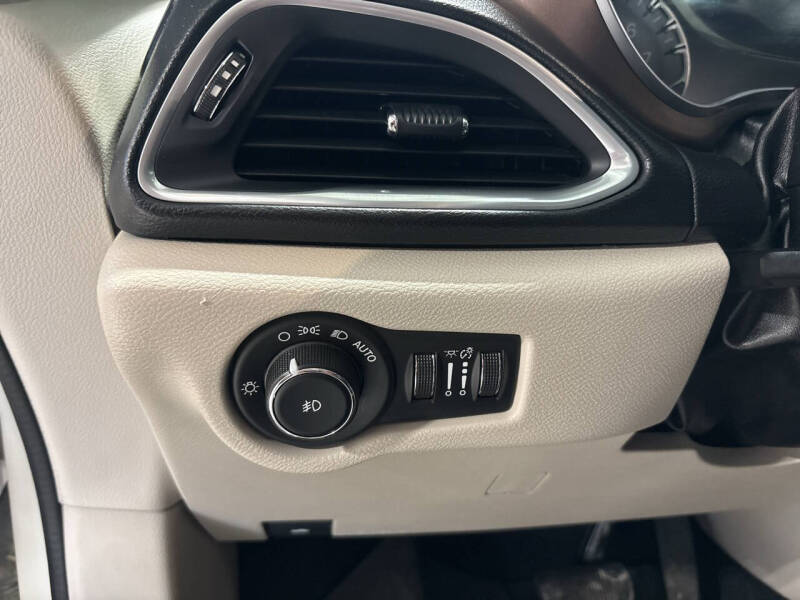 2017 Chrysler Pacifica Touring-L Plus