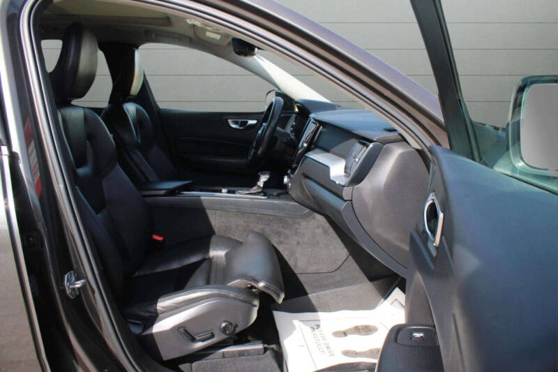 2019 Volvo XC60 T5 Momentum